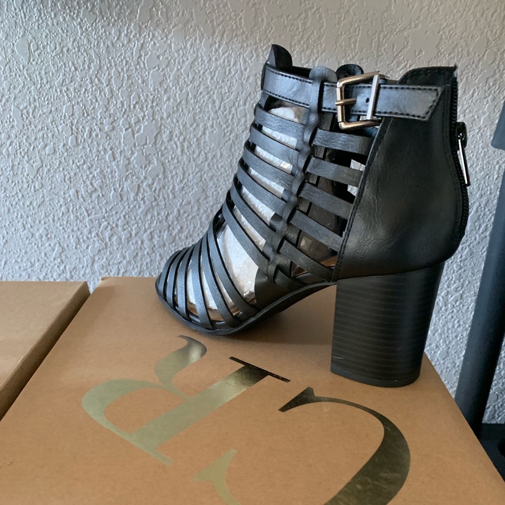 Charlotte Russe, Size 9, New in Box - Picture 3 of 3